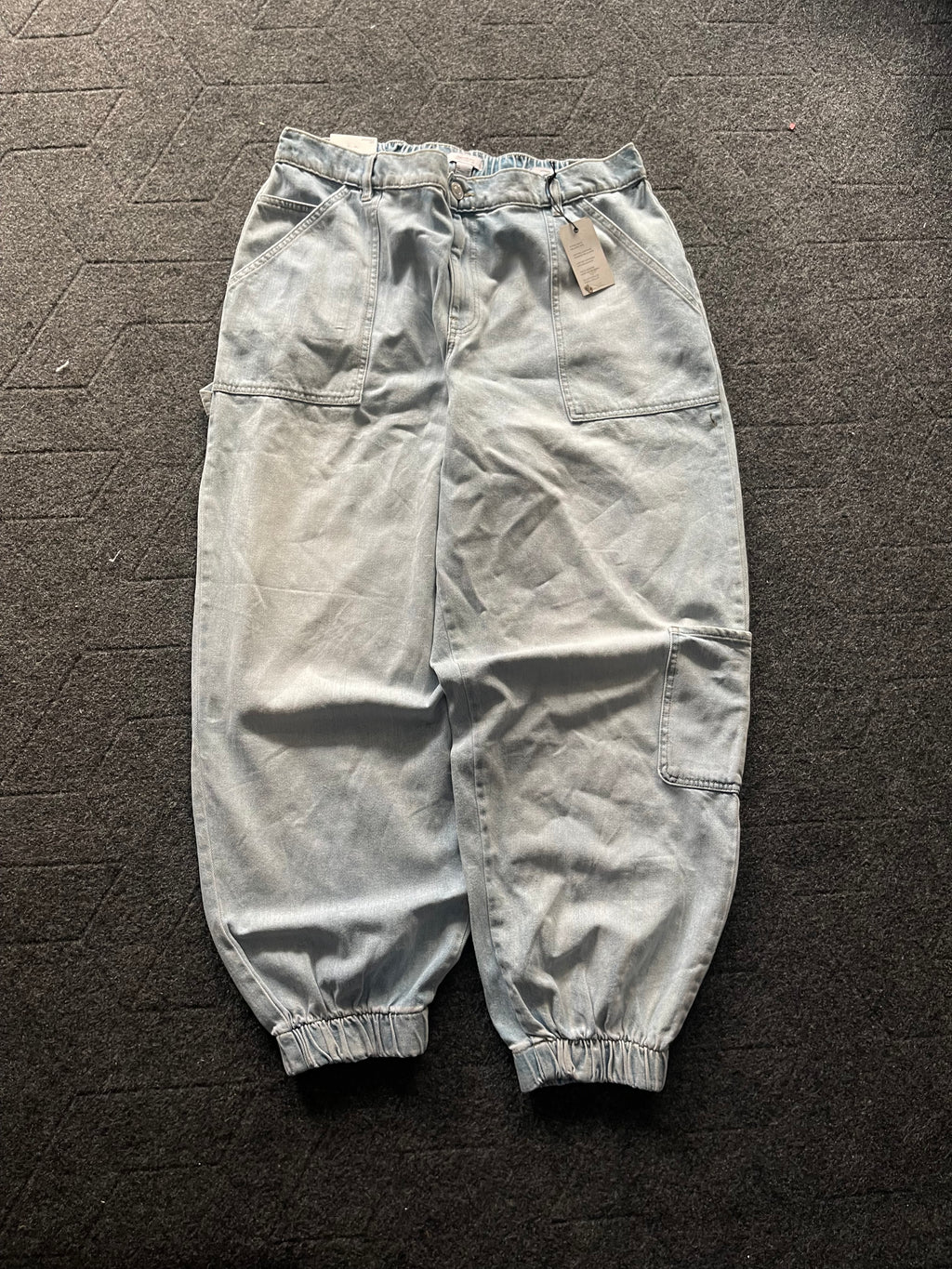 Extremely comfortable forever 21 baggy jogger denim ( unused)
