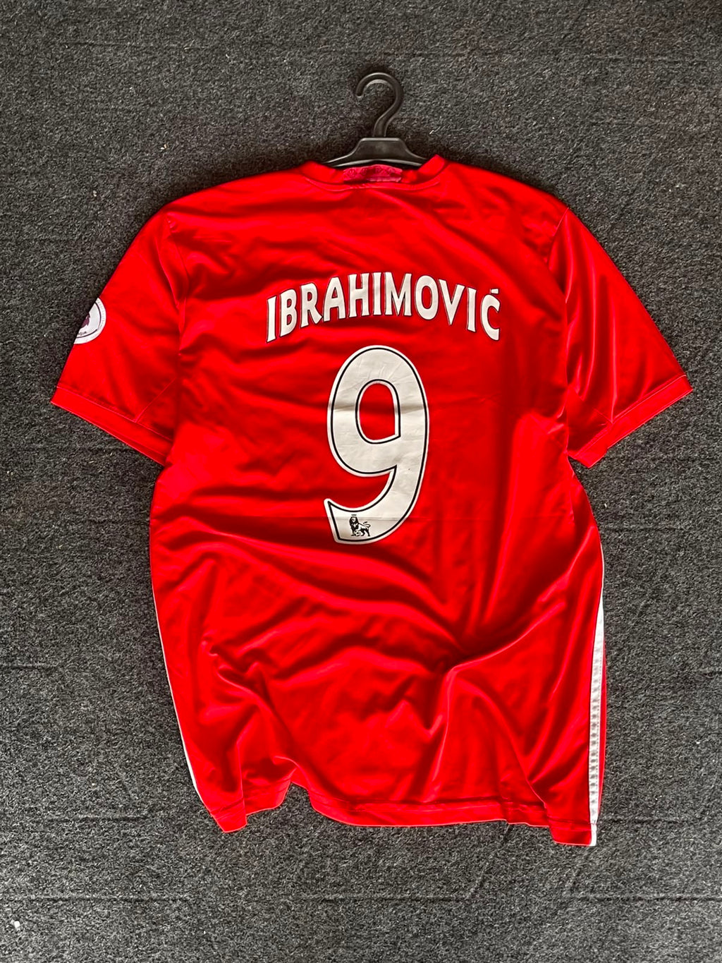 Man united 2016-17 home jersey