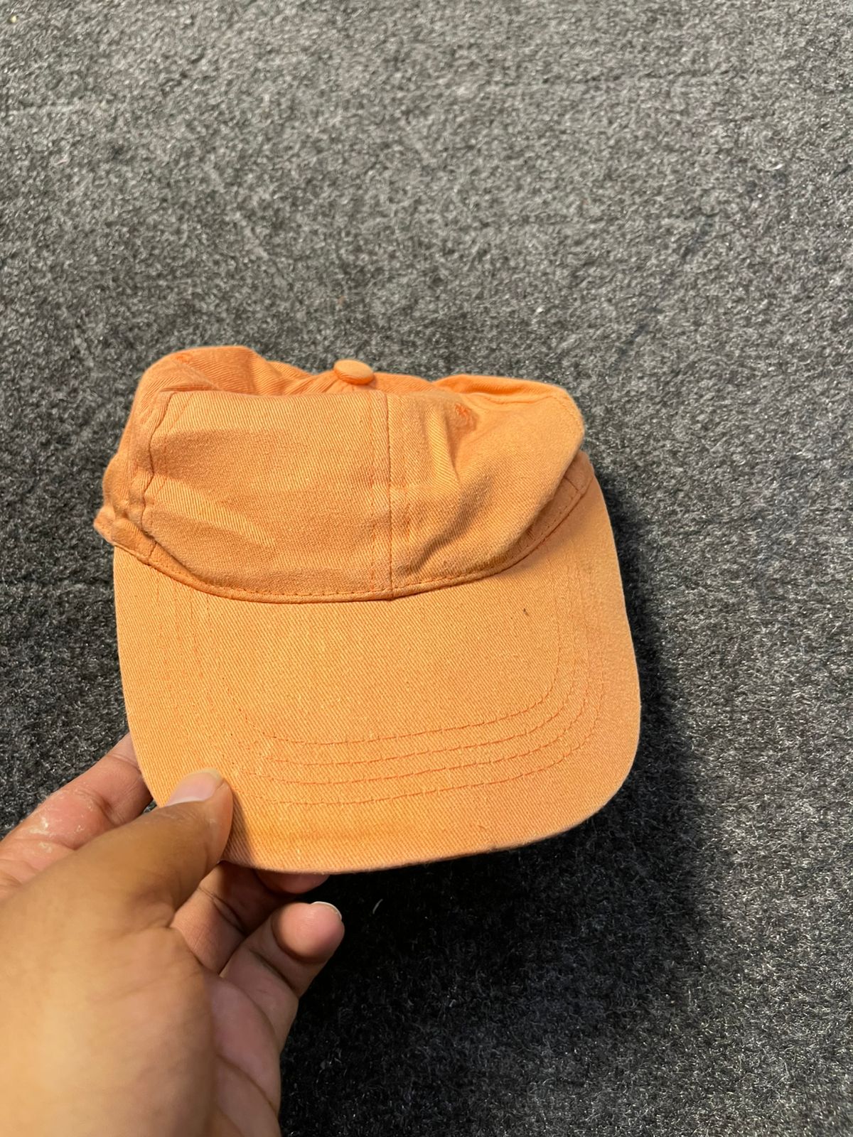 Basic performative orange cap
