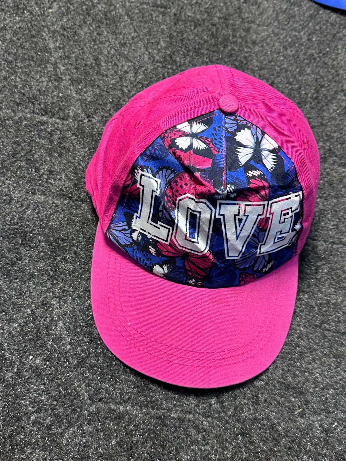 Love pink cap