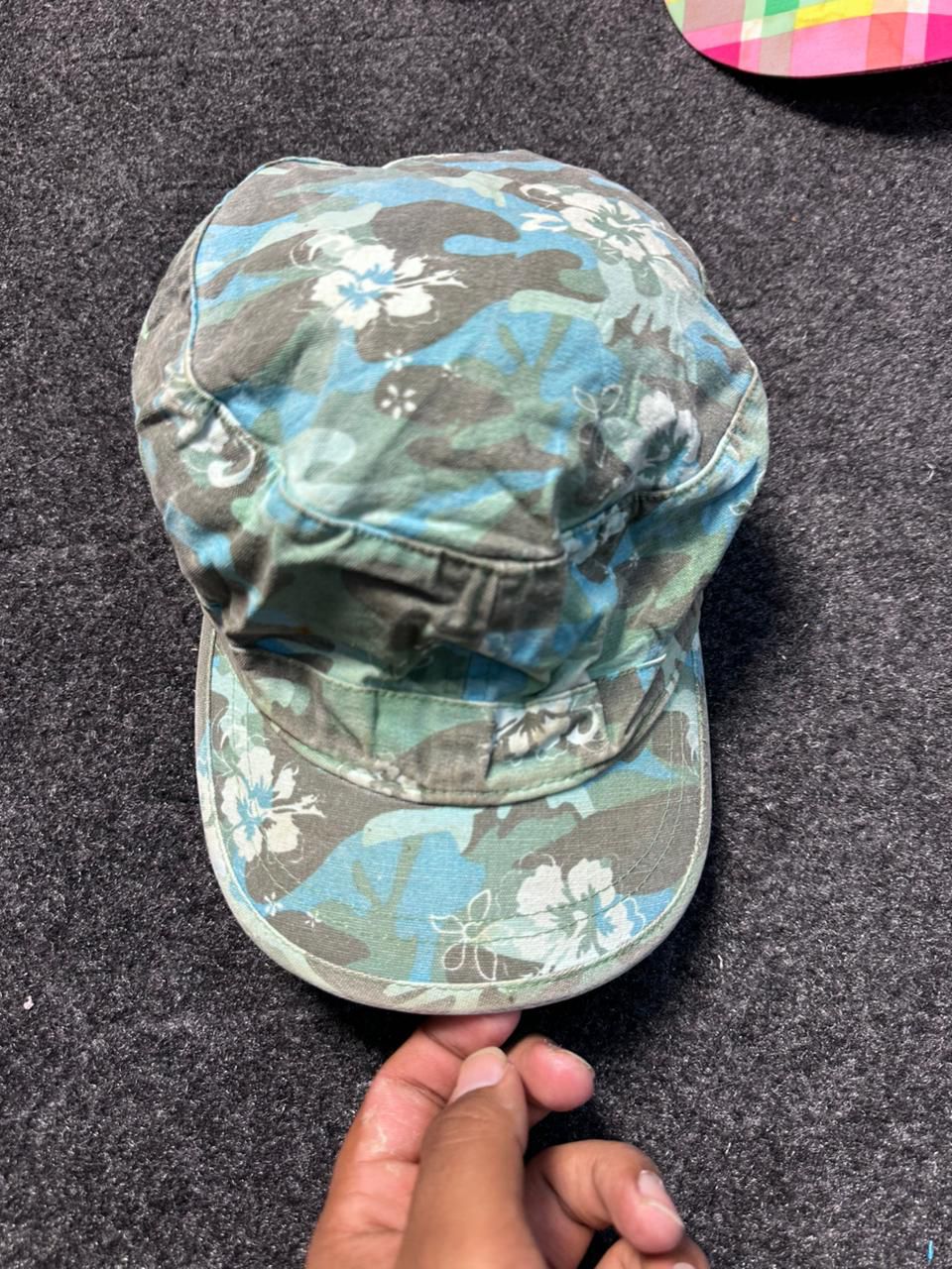 Vintage camo blossom cap