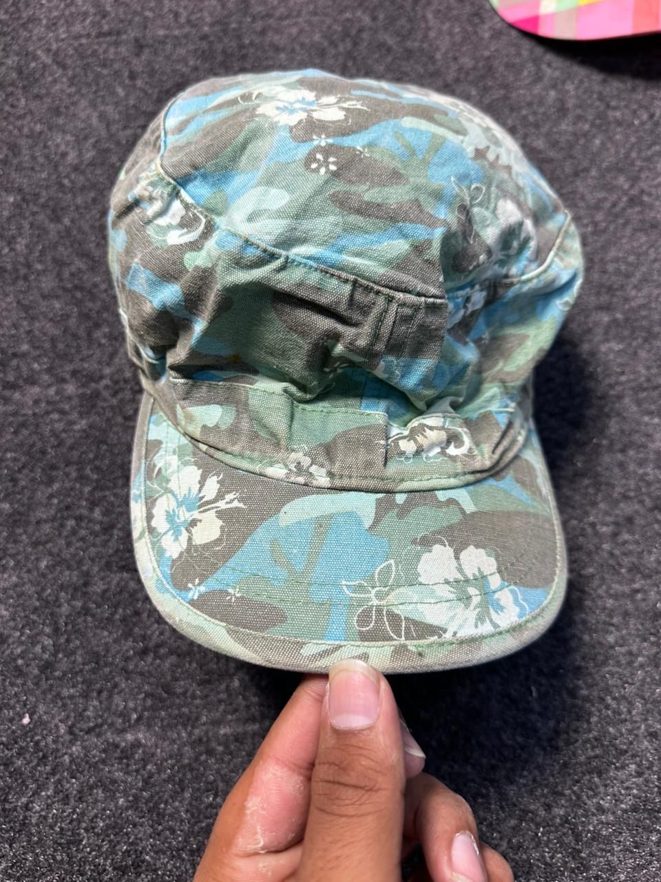 Vintage camo blossom cap