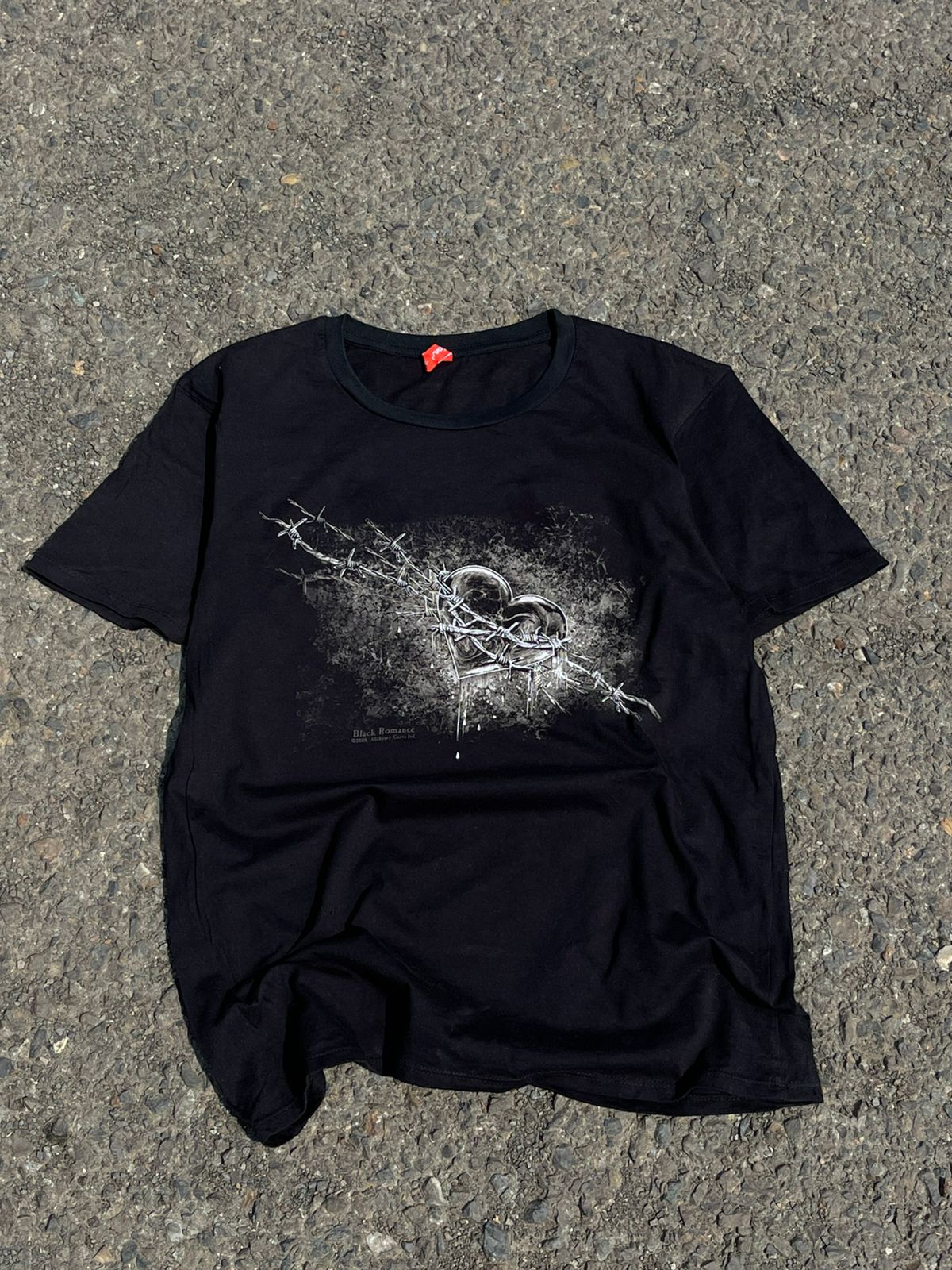 Black romance graphic tee
