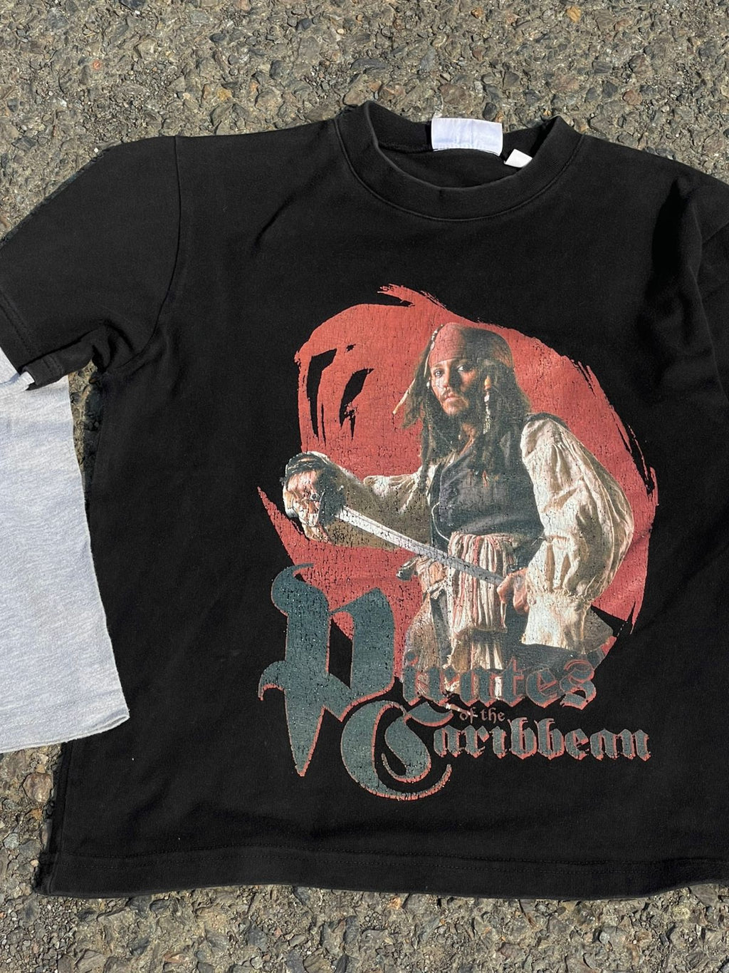 Vintage 2000s layered pirates of the Caribbean tee(cropped)