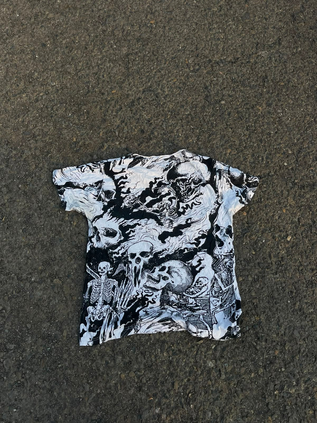 Vintage 90s goth/alt skull tee