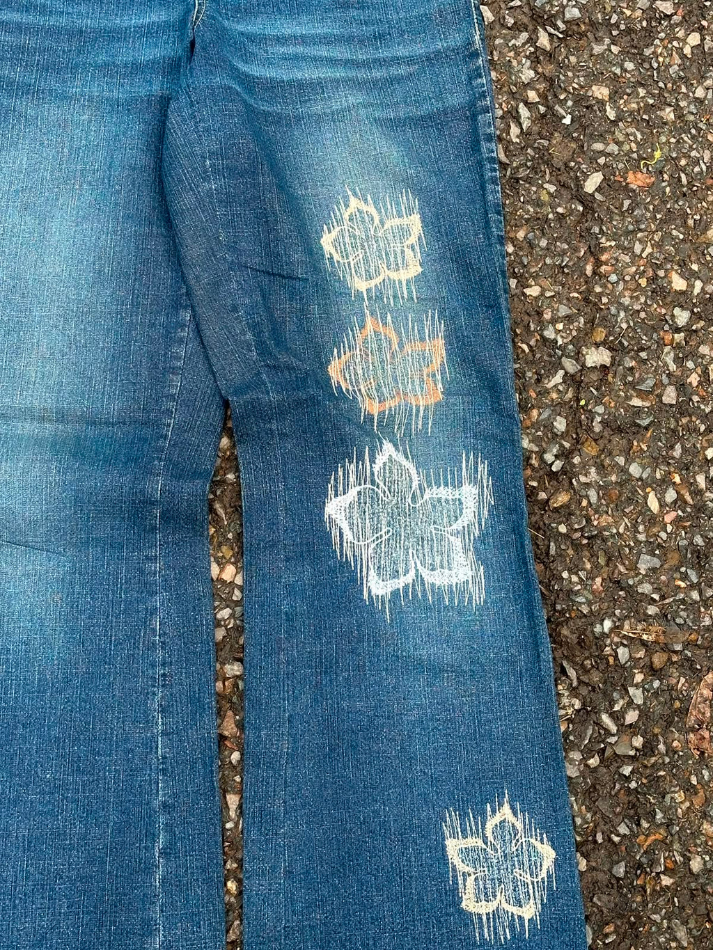 Vintage &nbsp;bootcut embroided denim