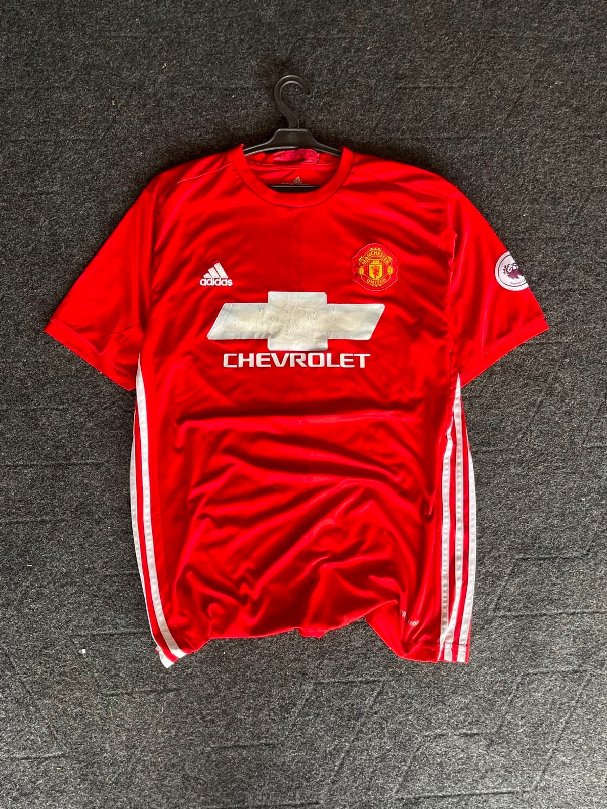 Man united 2016-17 home jersey